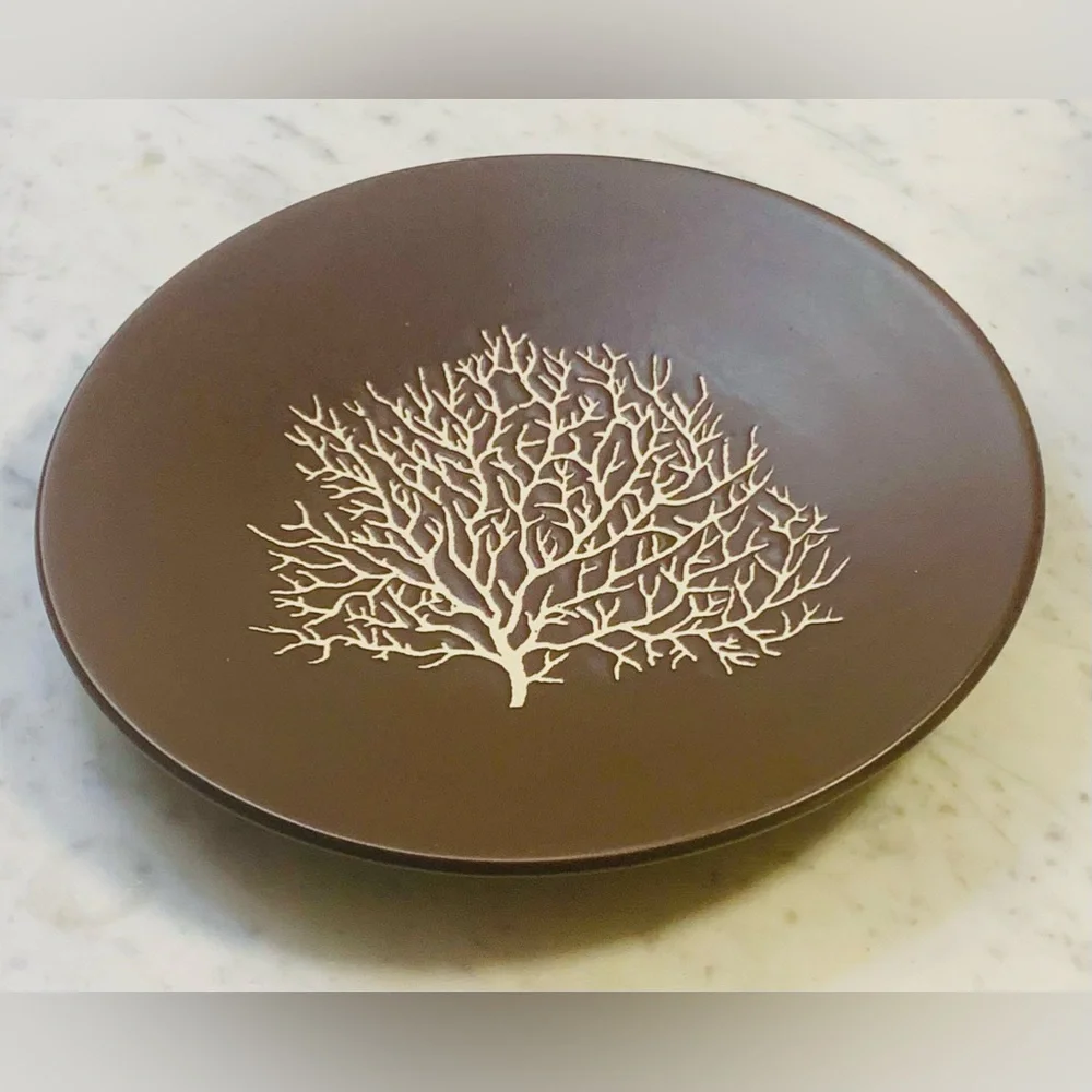 Z GALLERIE CORAL BRANCH SALAD PLATE BROWN WITH CREAM 8.5 IN NEW ROUND